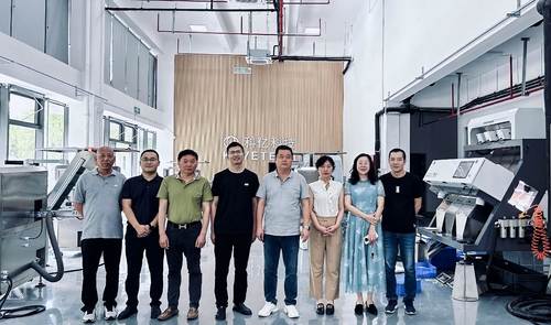 Dernières nouvelles de l'entreprise Les dirigeants du comité professionnel chinois du moulage par soufflage de la CPPIA visitent Keye Tech pour inspection et orientation